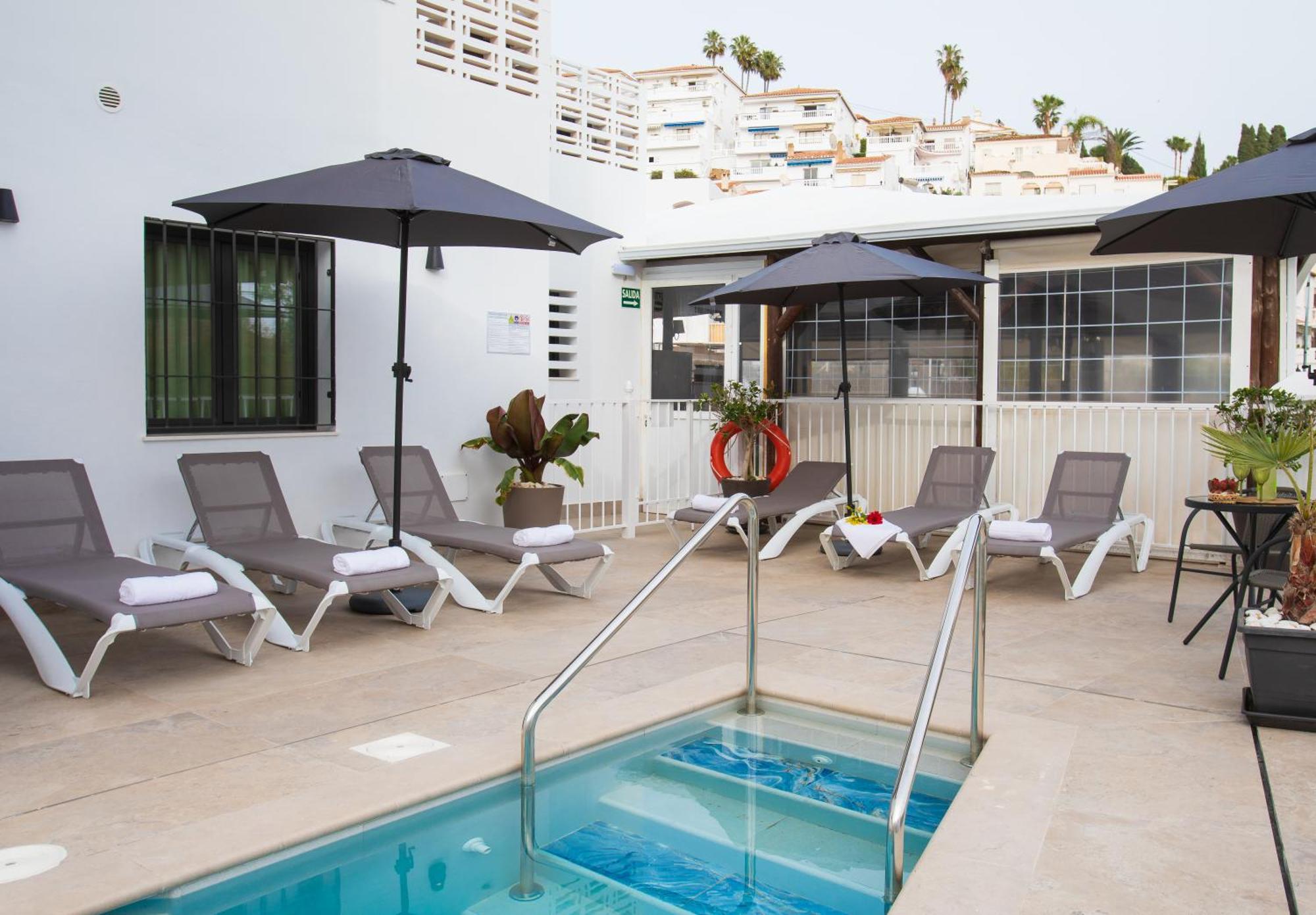 Boutique Rooms Playa Burriana เนร์คา ภายนอก รูปภาพ